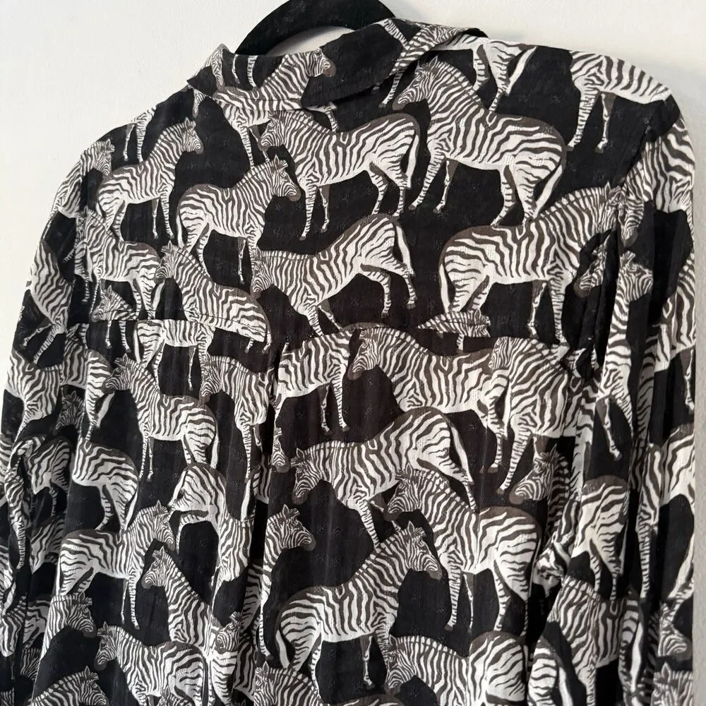 Jane + Delancey Zebra Print Rayon Button Front Blouse Jacquard Weave Sz Medium - Picture 9 of 12